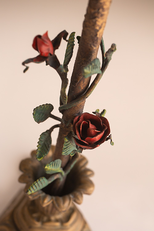 Hong Kong Lantern with Red Roses  lamp base detail